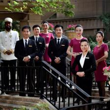 藍(lán)光進(jìn)化論 以“兩只手”卡位現(xiàn)代服務(wù)業(yè)，物業(yè)管理?yè)尀┤f(wàn)億級(jí)藍(lán)海市場(chǎng)